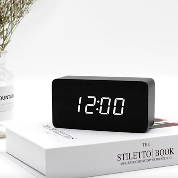 Elegant digital väckarklocka i trä, dubbel alarmfunktion med snooze, stor LED-display för tydlig tidsvisning, dekorativ design för alla
