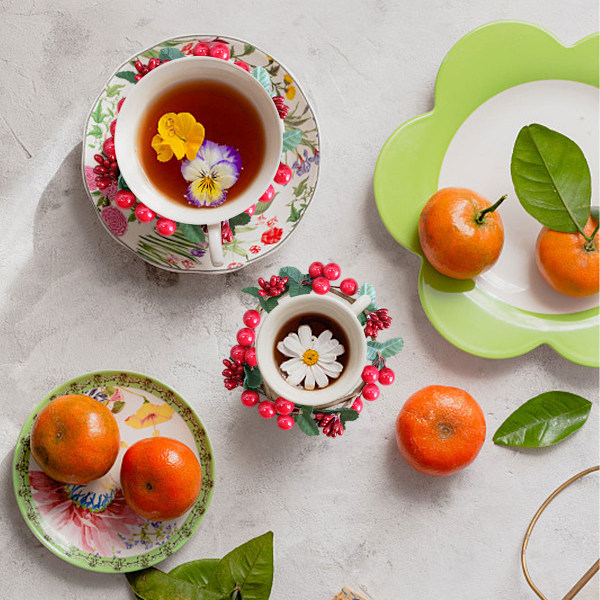 Ljusring för romantisk middag, konstgjorda äppelröda pipbär förhöjer manteldekoren, set om 8, 14 cm diameter (yttre), röd och grön