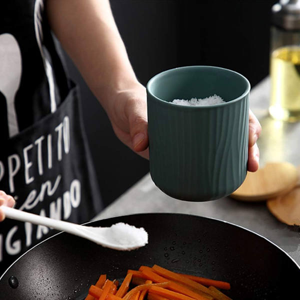 Peppar- och saltburk med lock & sked med bambulockbräda 300ml