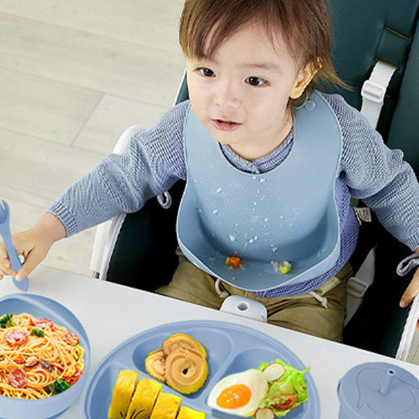 Barnens kompletterande silikonplatta babykompletterande skål smiley platta sexdelad besticksset