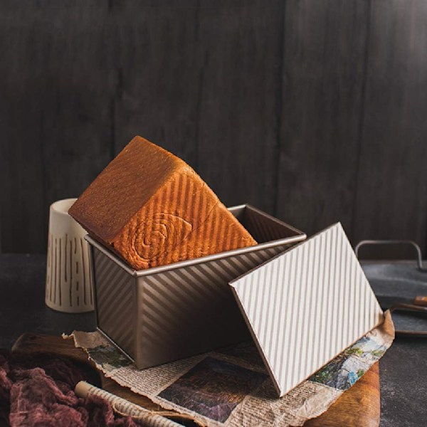 Pullman Limpform, Non-stick Guld Toastboxform med Flexibelt Lock för Jämn Bakning, 19,5 x 12,3 x 11,4 cm Livsmedelsklassad Aluminiumpläterad Stål Limpa
