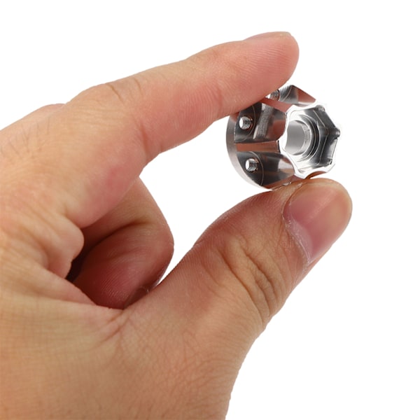 4 kpl 1,9 tuuman alumiiniseoksesta valmistettua hopeanväristä pyörän kuusiokolokeskiötä, jotka sopivat SCX10 1/10 RC-automalliin 17 mm