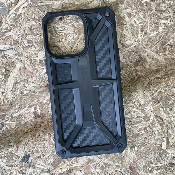 https://www.walmart.ca/en/ip/UAG-Monarch-Robust-Etui-Kulfiber-til-iPhone-13-Etui/6000204167463