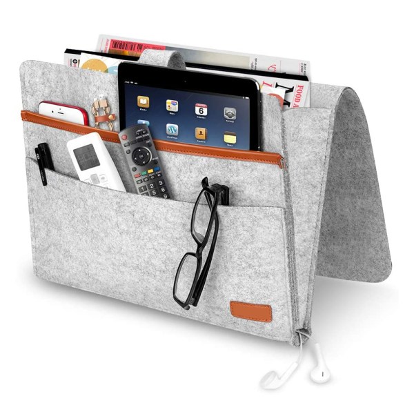 Oppbevaringspose i filt ved nattbord med lommer, praktisk sengesofa skrivebord
