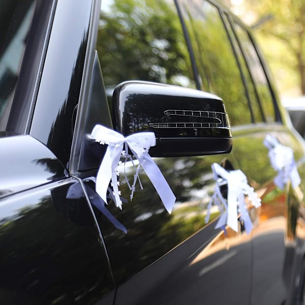 100 autonauhaa häihin sydämillä tylliä ja satiininauhaa