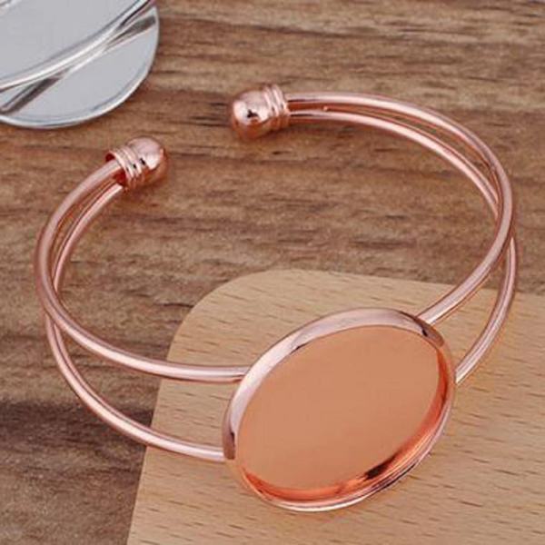 Tomma manschettarmband i mässing