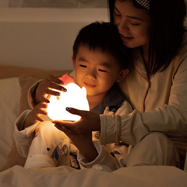 Bright Buddy, Portabel Nattlampa för Barn med Lång Batteritid, Dimbar Timer Säker Miljövänlig Lampa för Barn, Söt Design för Användning i Flera Miljöer