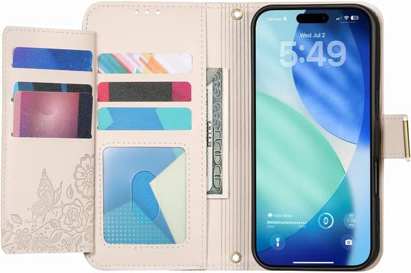 Et telefoncover, der passer til Apple iPhone 17 Pro Max, med lynlåslomme, kortplads, præget foldbar klap og håndledsrem Beige