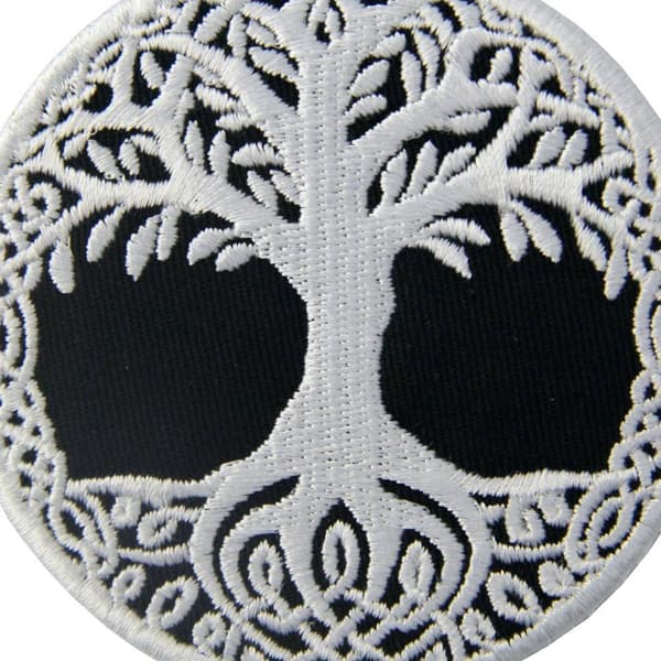 Broderad patch i form av Yggdrasil, livets träd