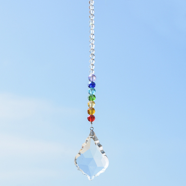 Regnbågskristallprisma boll Chakra färger Strand design