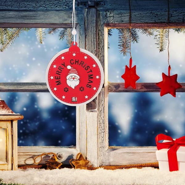 Dekorativ adventskalender i tre for julefest