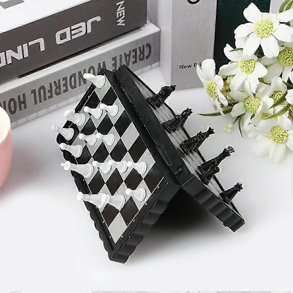 Resesmagnetiskt Mini Schackset, Bärbart Handhållet Magnetiskt Schackset, Schackset med Vikbart Magnetiskt Resespelbräde