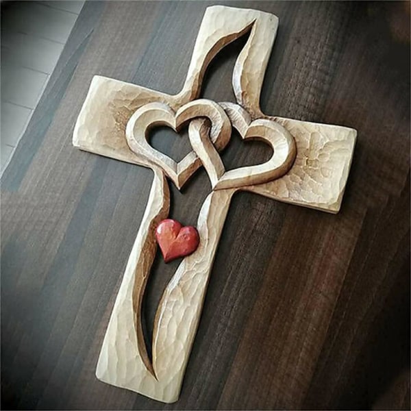 Veistetty puinen risti – yhteen kietoutuneet sydämet, puinen rakkausristi, seinään kiinnitetty käsin veistetty puinen risti kodin olohuoneen sisustukseen