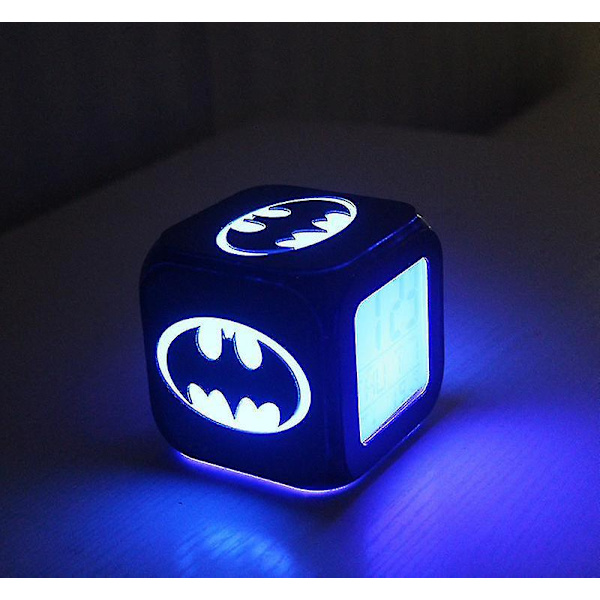 Batman LED nattlys, superhelt 3D stereo liten vekkerklokke elektronisk klokke nattbordsklokke USB