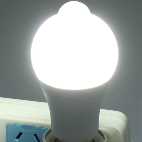 E27 18W LED Induktionslampa PIR Infraröd Ljusstyrningslampa för Korridor Sovrum Trapphus 85265VPure Vit Ljus