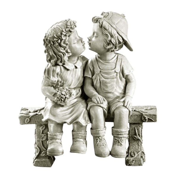 Steneffekt, der kysser børn på bænk, harpiks dreng og pige, have- eller hjemmepynt, skulptur, statue, figur, yndig til blomsterbede, gårdhave, dam, græsplæne, Pathwa
