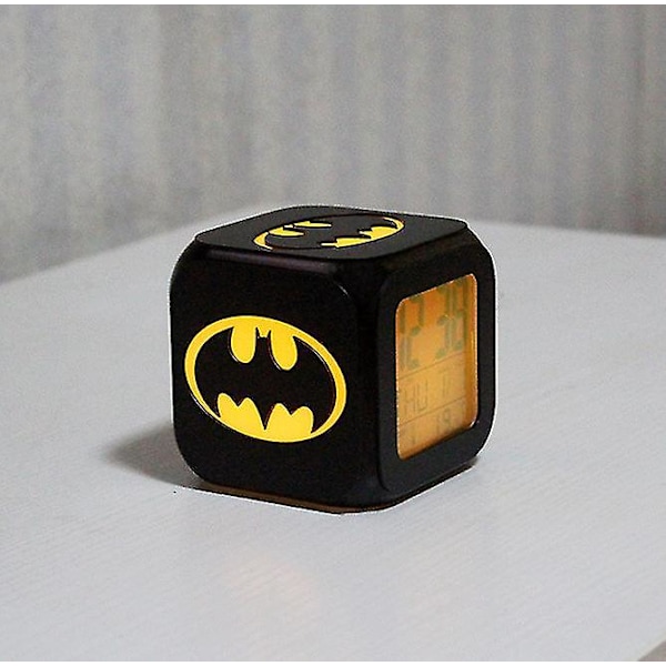 Batman LED nattlys, superhelt 3D stereo liten vekkerklokke elektronisk klokke nattbordsklokke USB