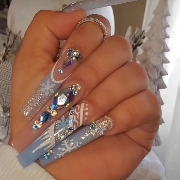 Wearing nails snowflake glitter blue nail pieces rhinestone Christmas nail pieces nail art finished nails