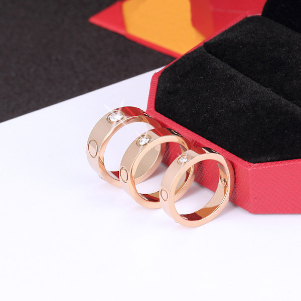 Kajia Ring Fashion Titanium Stål Elektropletning Par Ring Tre Diamant Ring Par 4mm Guld med Diamant No. 8
