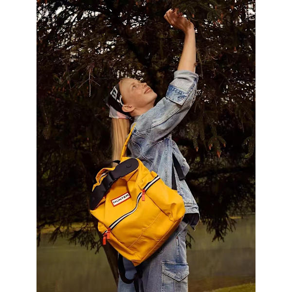 Hunter Unisex Outdoor Ryggsäck för Skolan, Vattentät Resa och Bergsklättring med Toppspänne i Nylon yellow