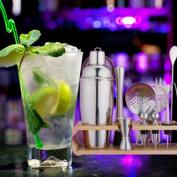 Cocktailset i 16 delar med stativ