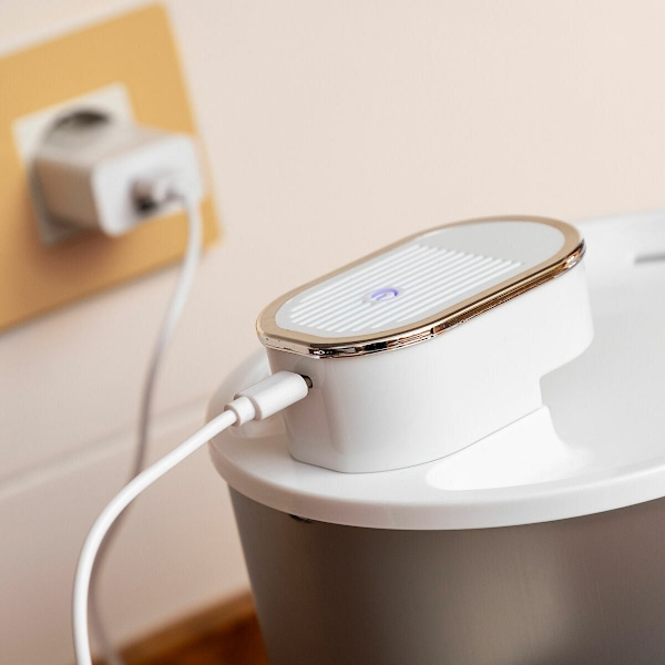 Oppladbar kattefontene med sensor
