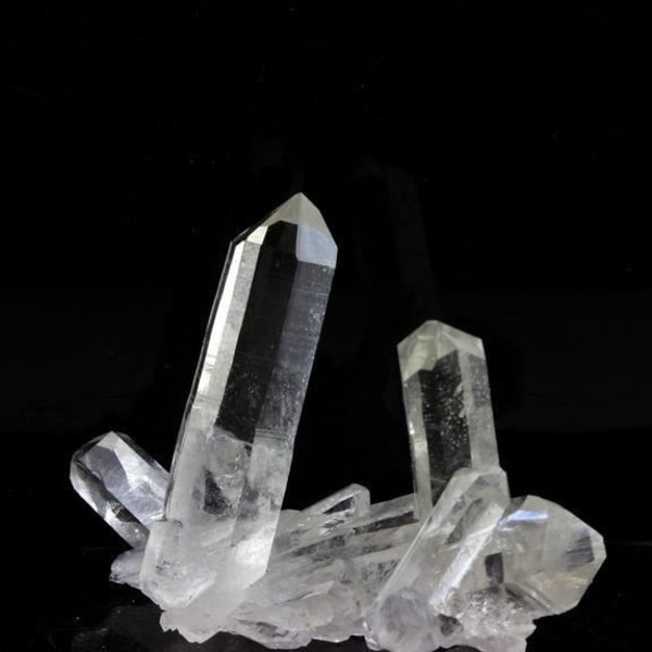 Stenar och mineraler. Dubbelterminerad kvarts. 82,5 ct. La Gardette-gruvan, Bourg d'Oisans, Isère, Frankrike.