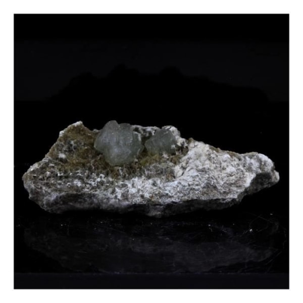 Stenar och mineraler. Prehnite. 52,0 ct. Saint Christophe en Oisans, Isere, Frankrike.