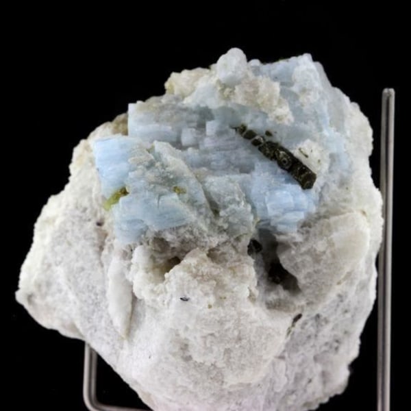 Stenar och mineraler. Alkali-beryl + turmalin. 451,5 cent. Deo Darrah, Badakhshan, Afghanistan.