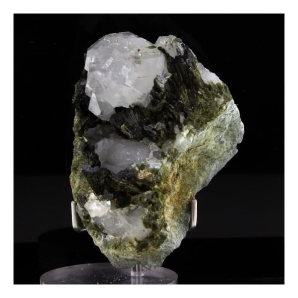 Stenar och mineraler. Epidot + kvarts. 435,0 ct. Saint-Véran, Hautes-Alpes, Frankrike.