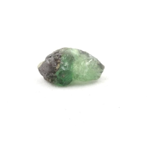 Sten og mineraler. Tsavorite granat. 2.205 øre. Manyara-regionen, Tanzania.