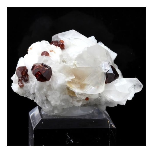 Stenar och mineraler. Ortoklas, kvarts, granat. 276,0 ct. Gilgit, Pakistan.