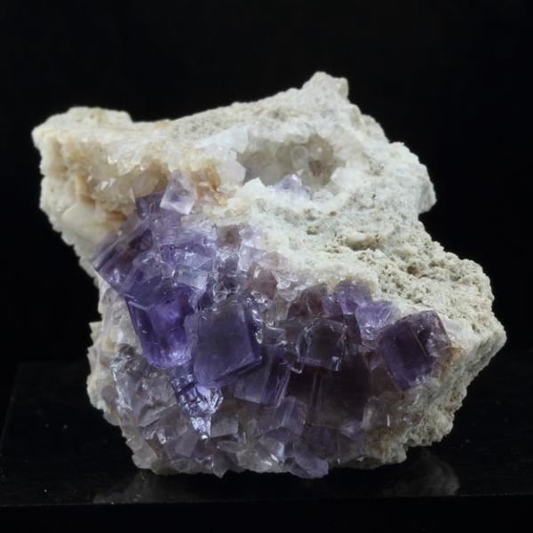 Sten og mineraler. Fluorit + Kvarts. 108,0 ct. La Cabaña, Berbes, Asturien, Spanien.