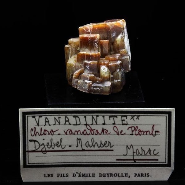 Stenar och mineraler - ABIJOUX - Vanadinite - 140,0 ct - Jebel Mahser, Jerada-provinsen, Marocko