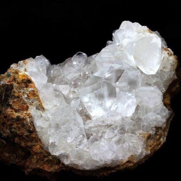 Stenar och mineraler. Kalcit. 1040,0 ct. Pau. Frankrike. Sällsynt.
