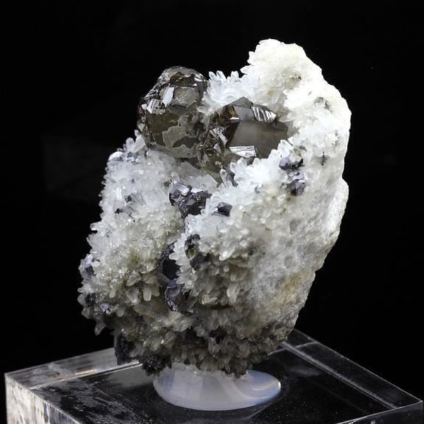 Stenar och mineraler. Sfalerit + Kvarts. 364,5 ct. Krushev dolgruva, Madan, Bulgarien.