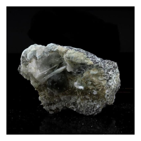 Stenar och mineraler. Prehnite. 45,0 ct. La Combe de la Selle, Bourg d'Oisans, Frankrike.