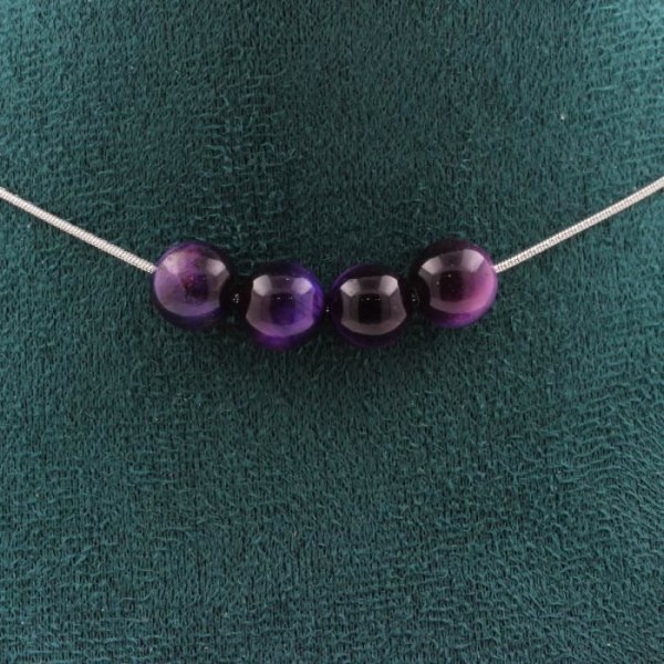 Stenar och mineraler. Halsband med 4 lila Tiger's Eye pärlor 8 mm. Rostfri kedja Halsband för kvinnor, män. Personlig storlek
