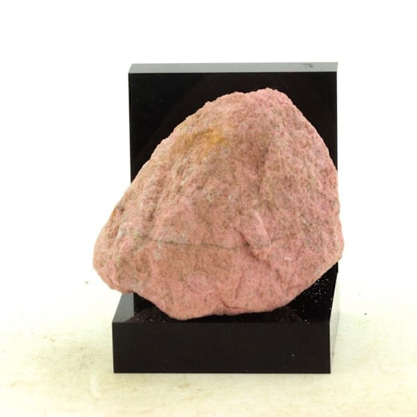 Sten og mineraler. Thulite. 340,0 ct. Otta River, Lom, Innlandet, Norge.