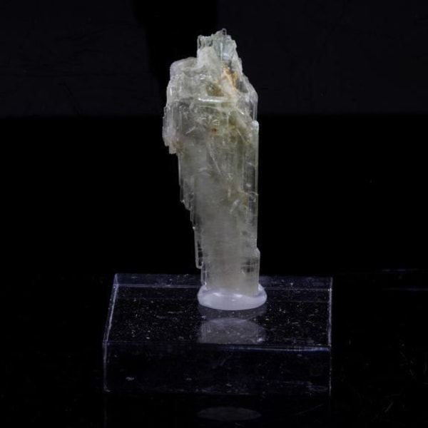 Stenar och mineraler. Klinozoisite. 16,65 cent. Marine de Scala, Canari, Haute-Corse, Frankrike.