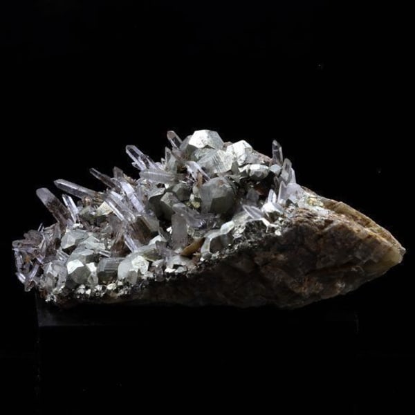 Stenar och mineraler. Siderit, Kvarts, Pyrit. 390,0 ct. Mésage Mine, Vizille, Frankrike..