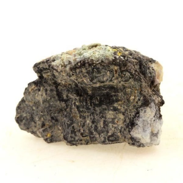 Stenar och mineraler. Plumbotsumite + Galena + Kvarts + Fluorit. 298,0 ct. Les Molérats, Saint-Prix, Frankrike.