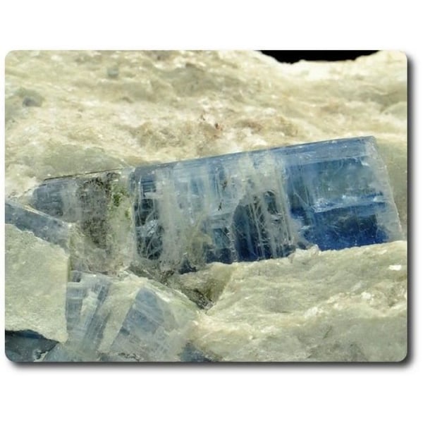 Stenar och mineraler. 95,50 gram CYANITKRISTAL I MICA Imitate Mine, Marocko.