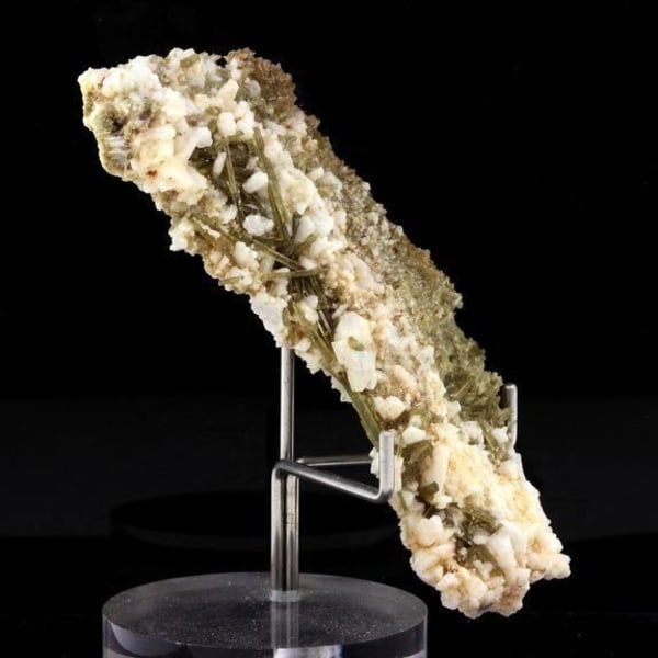 Stenar och mineraler. Klinozoisite. 108,0 ct. Marine de Scala, Canari, Haute-Corse, Frankrike.