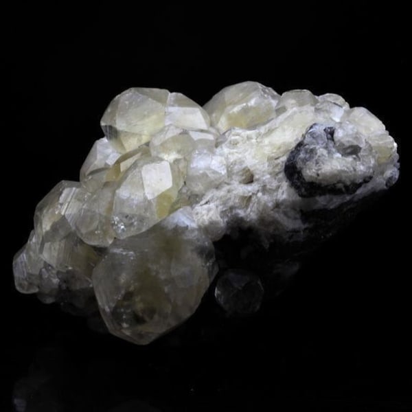 Stenar och mineraler. Kalcit + Blandning. 591,0 cent. Trier, Gard, Occitanie, Frankrike.