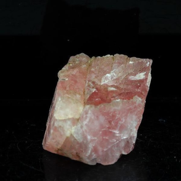 Sten og mineraler. Pink Fluorit. 80,0 ct. Talèfre, Mont-Blanc-massivet, Frankrig.