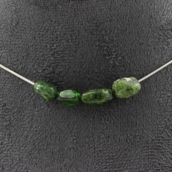 Stenar och mineraler. 4 Diopside pärlhalsband från Brasilien. Rostfri kedja Halsband för kvinnor, män. Anpassningsbar storlek.