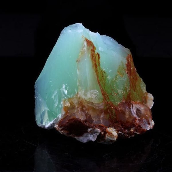 Sten og mineraler. Chrysoprase. 82,5 ct. Lipecki Dol, Lipkovo, Nordmakedonien.