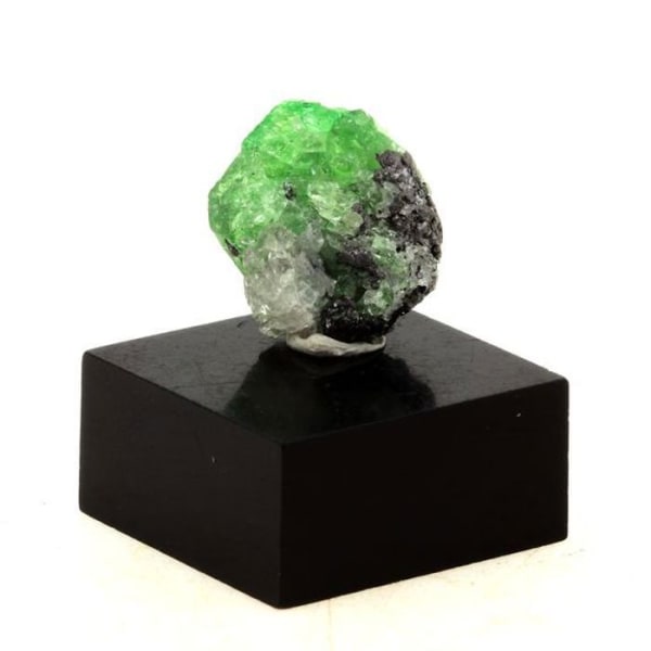 Stenar och mineraler. Tsavorite granat. 10,8 ct. Manyara-regionen, Tanzania.