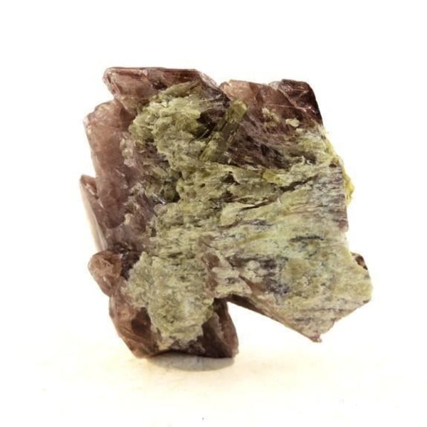 Stenar och mineraler. Axinit. 54,05 cent. Rampe des Commères, Isère, Frankrike.